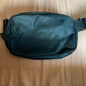 Lululemon everywhere belt bag NWT